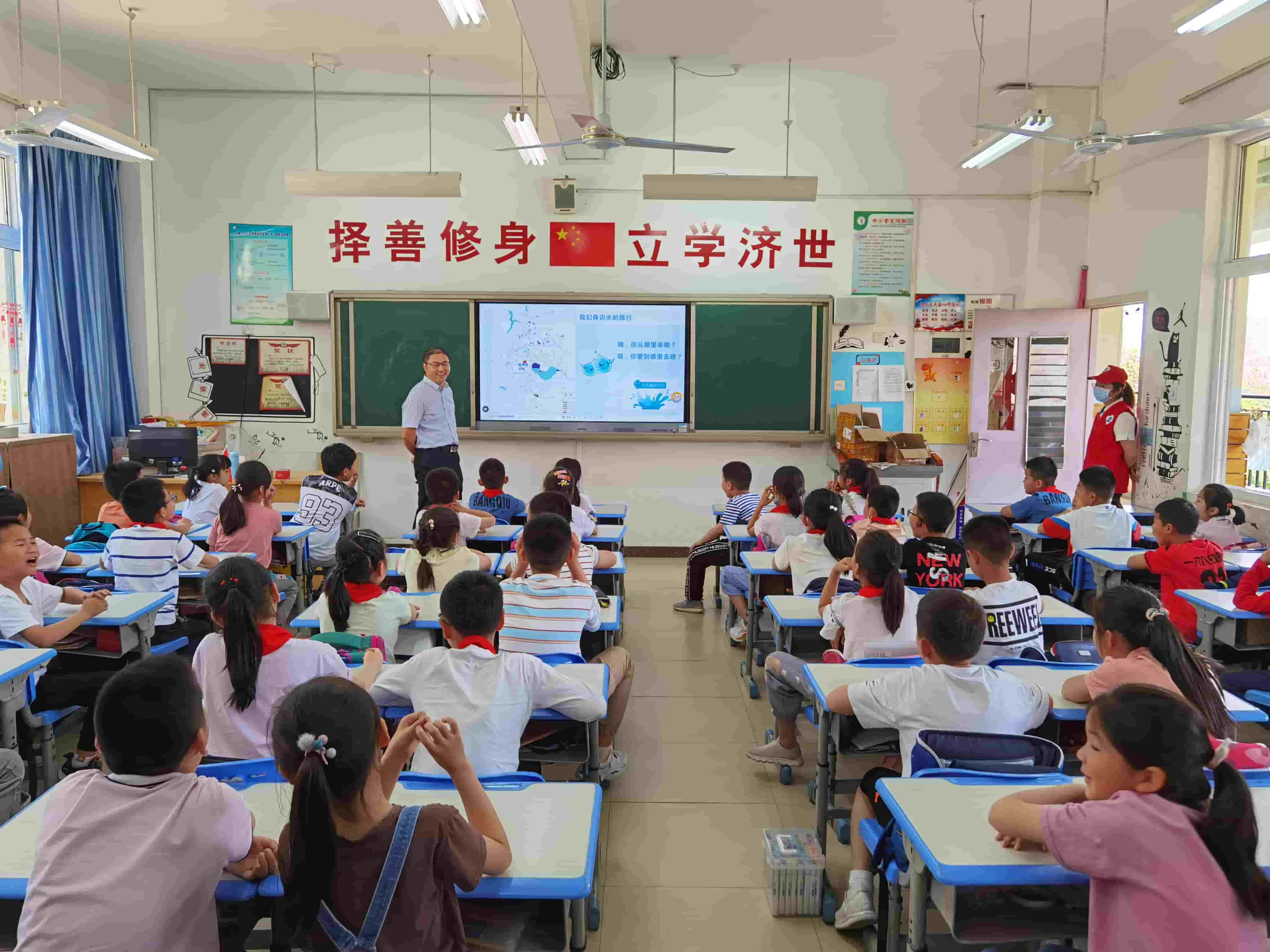 2021年6月4日，東華科技志愿團隊槍王一六八玫瑰園小學開展“青春志愿行，環(huán)保進課堂”活動（2）