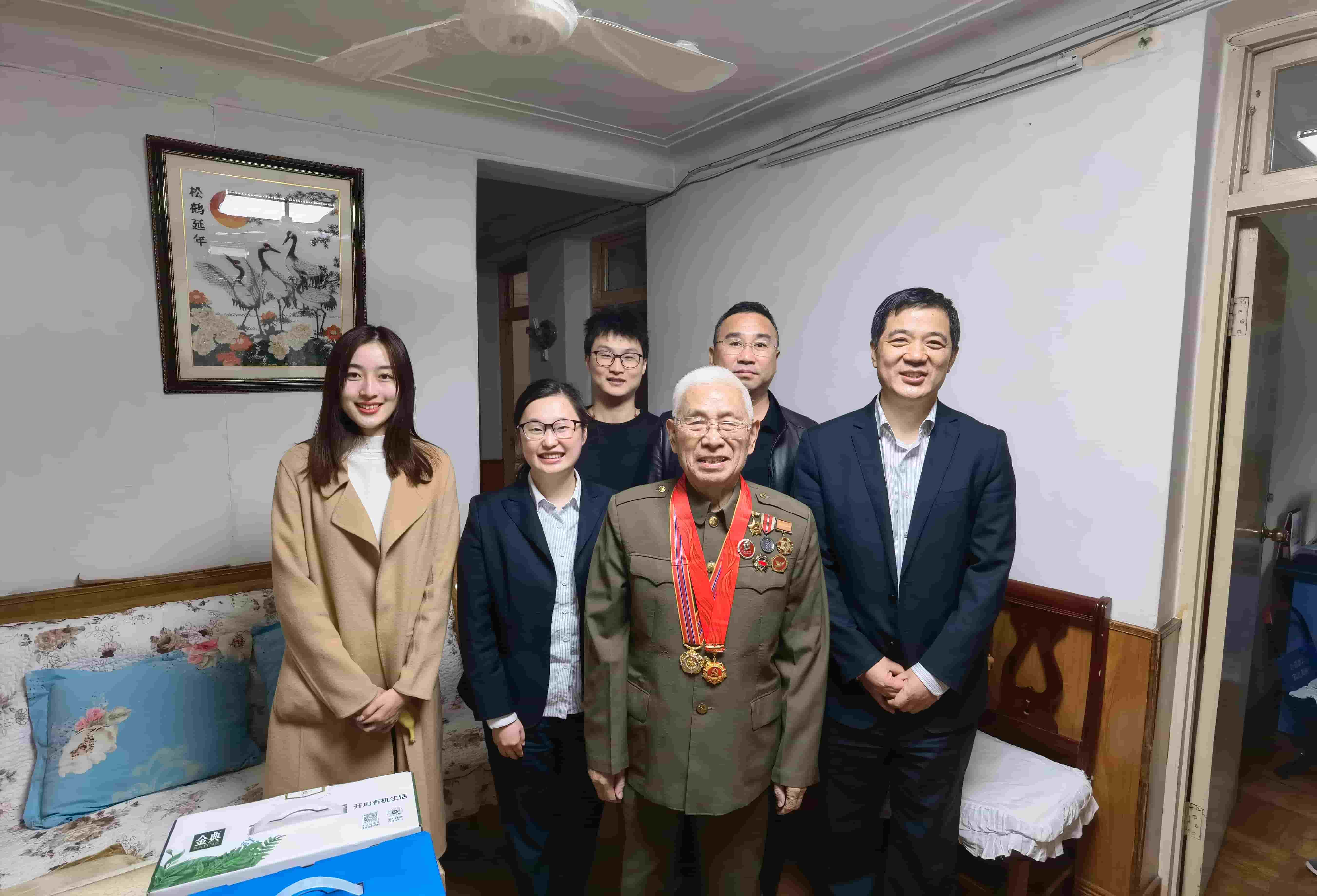 freecompress-2021年11月19日，東華科技聯(lián)合合肥市軍隊(duì)離退休干部第四干休所黨支部，看展“憶黨史、悟初心、擔(dān)使命”主題活動